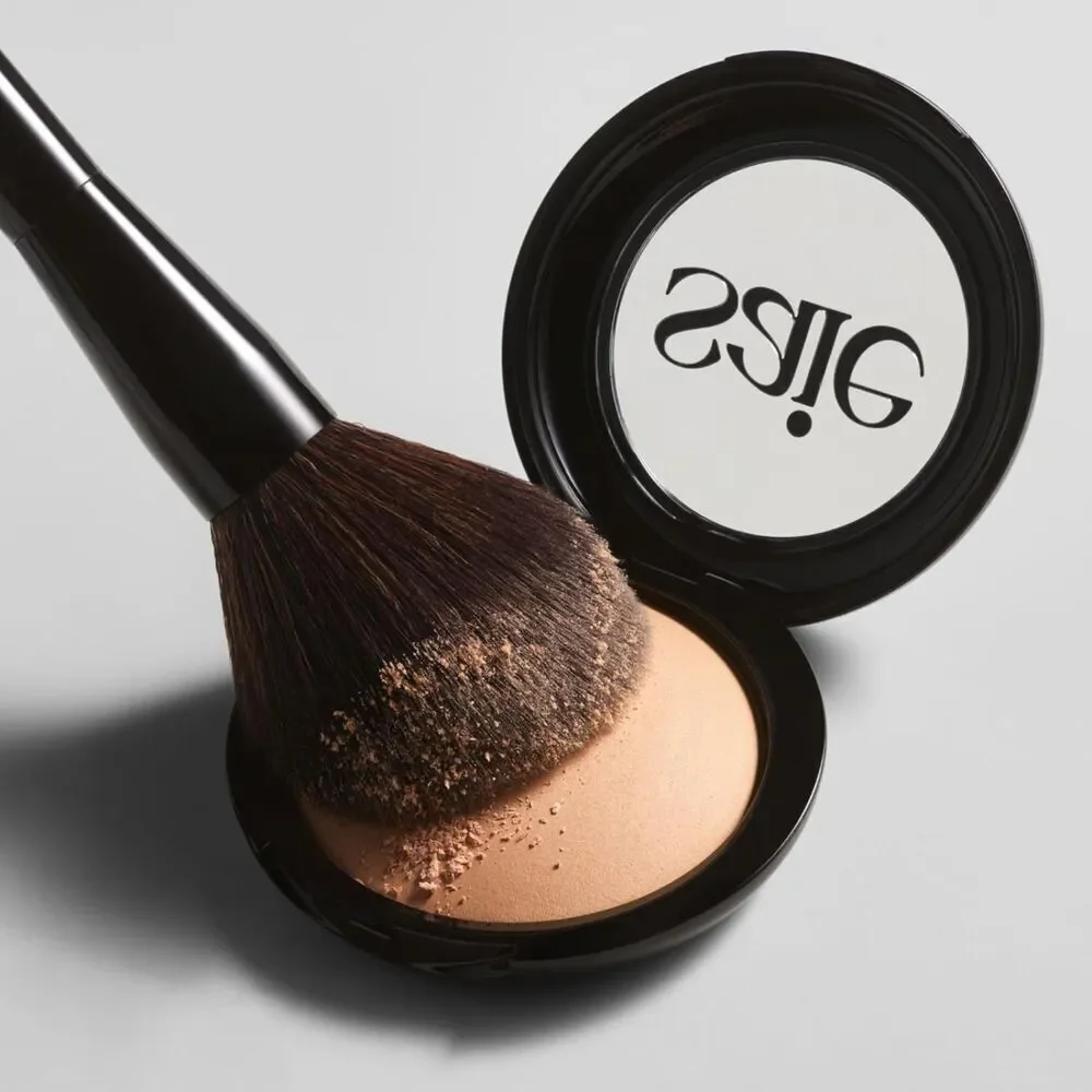 Saie 1 All-Over Powder Multi-Use Makeup Brush With Synthetic Bristles